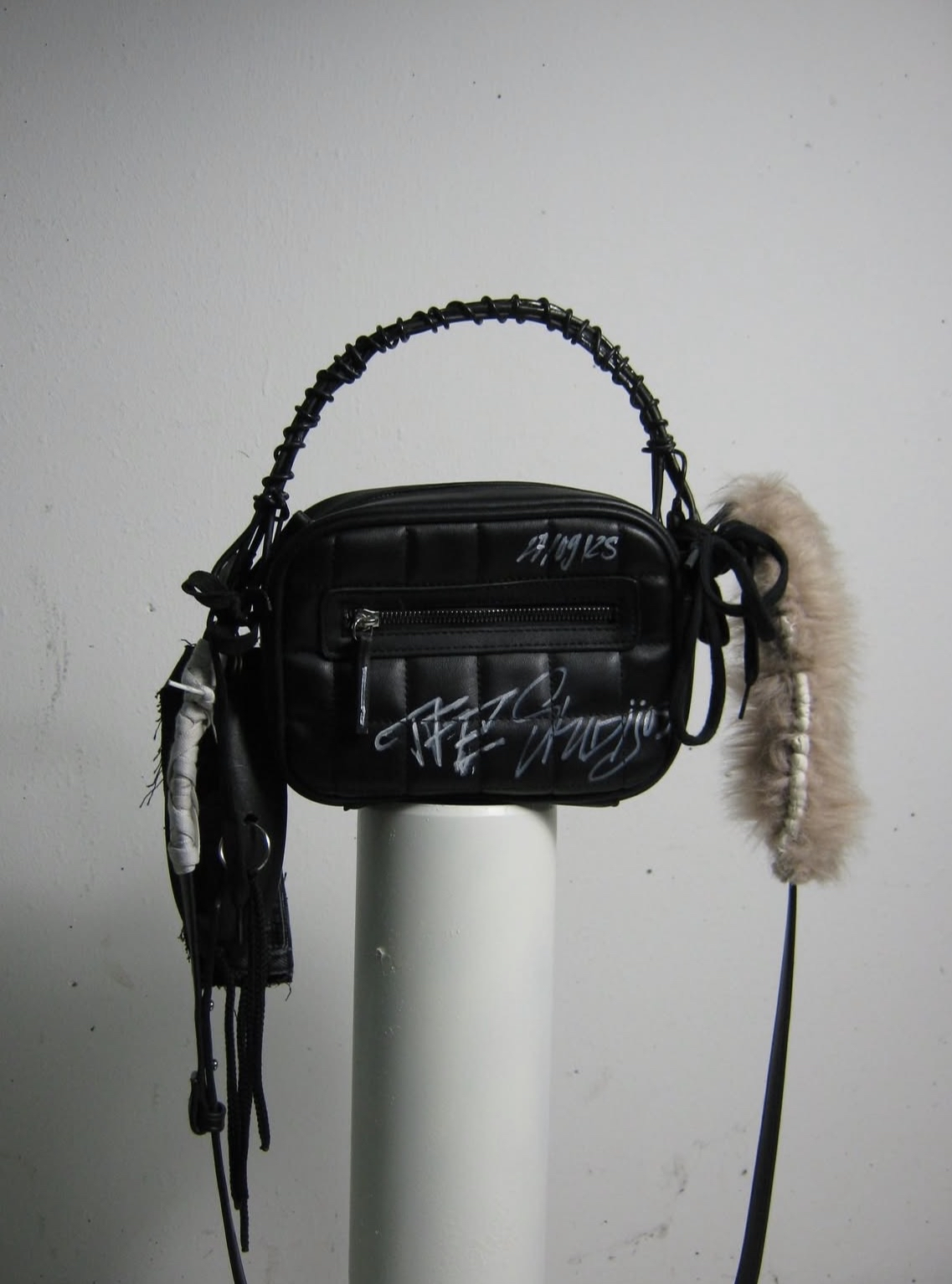 TFE studijos Junelo 1-of-1 Bag Front