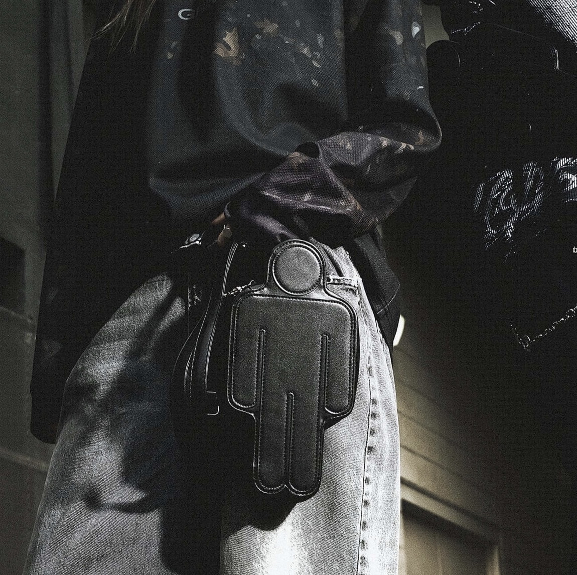 Decoy Isotype Side Bag Side View